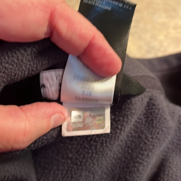 The North Face 1/2 zip pullover Top - Picture 7 of 7